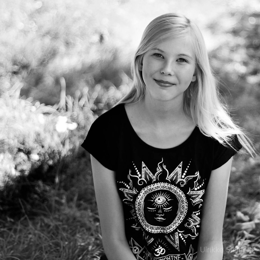 Hey Sunshine black t-shirt! StellasPhotography, Lookbook of My Positive Vibes t-shirts - Hey Sunshine and Zodiac Chart tank top.